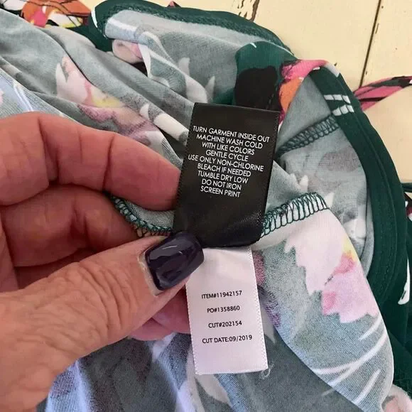 Torrid Women's Size 3, 2XL Green Floral Faux Wrapped Tunic Short Sleeve - Picture 12 of 12